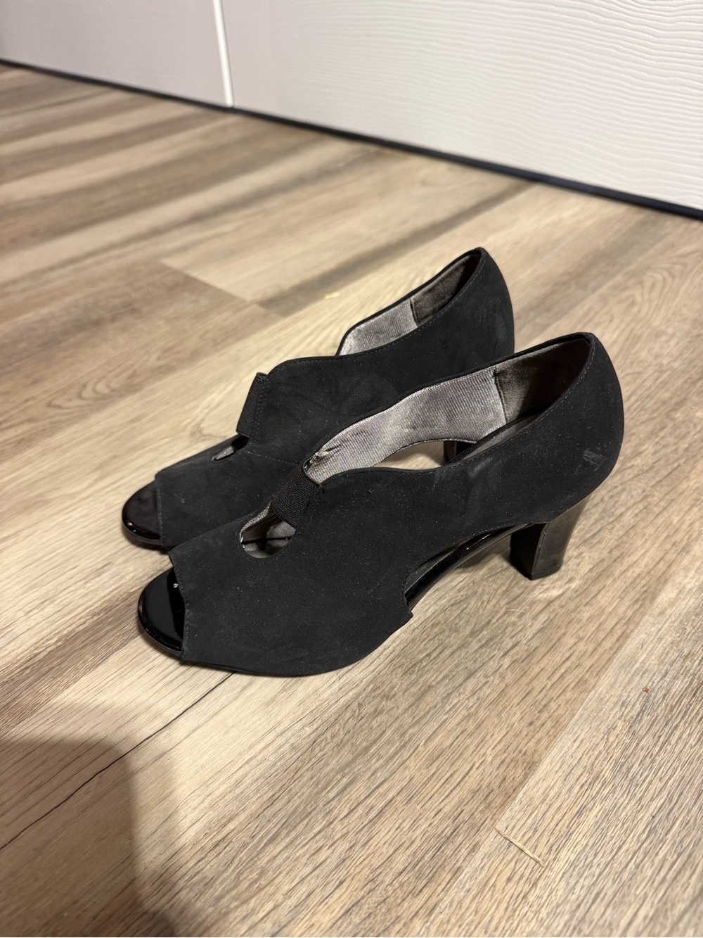 Life Stride Black Open-Toe Mid Heel Dress Shoes